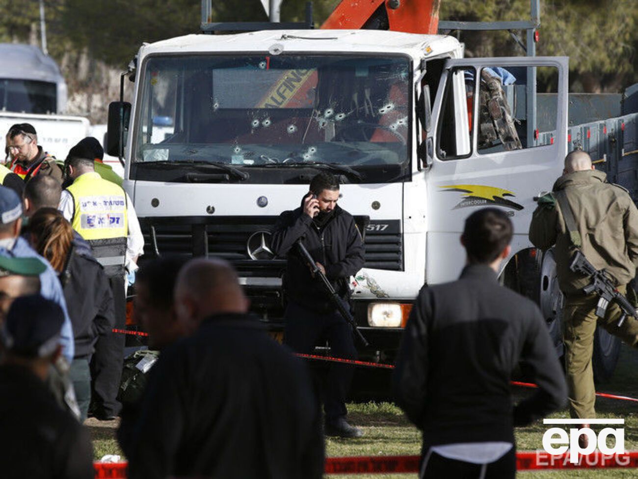В Иерусалиме грузовик наехал на группу военных