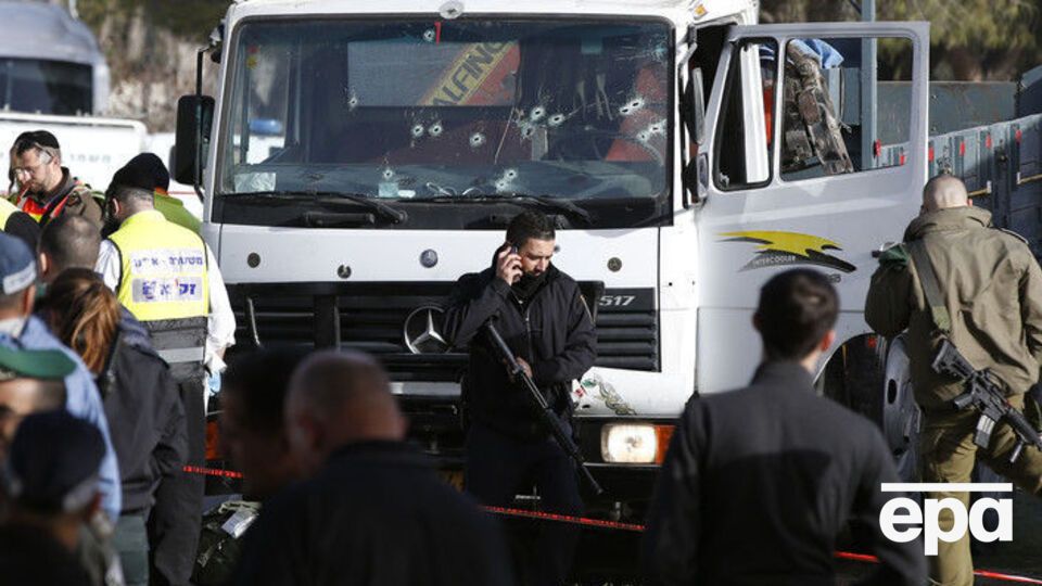 В Иерусалиме грузовик наехал на группу военных