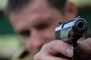 Злоумышленник ранил одного полицейского