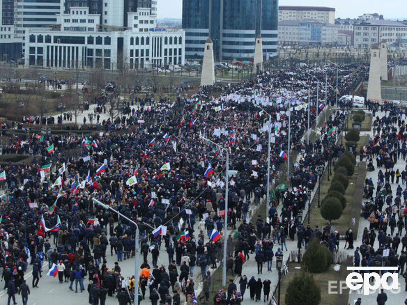 СМИ сообщили о многотысячном антиигиловском митинге в столице Чечни