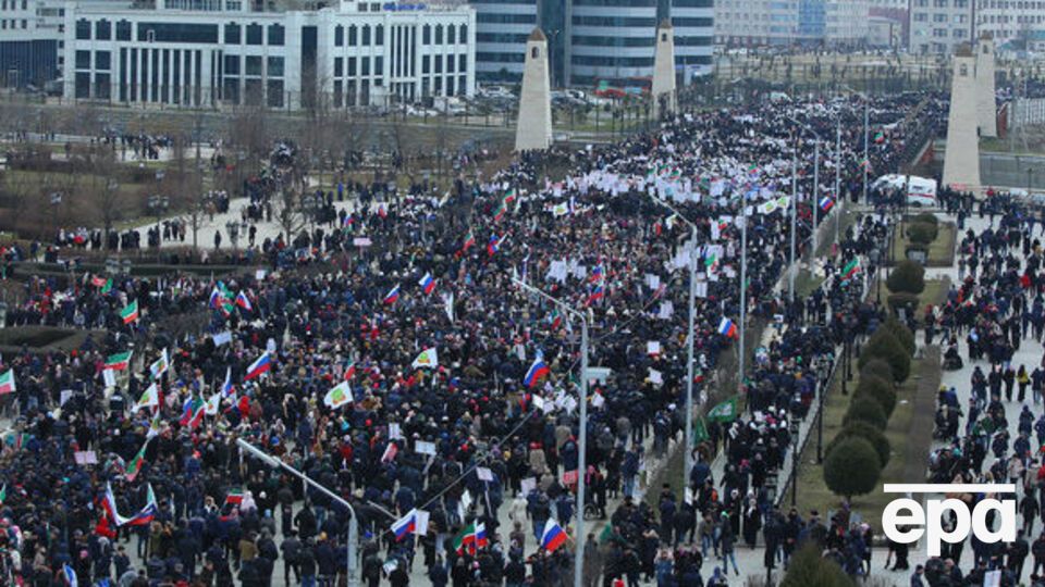 СМИ сообщили о многотысячном антиигиловском митинге в столице Чечни