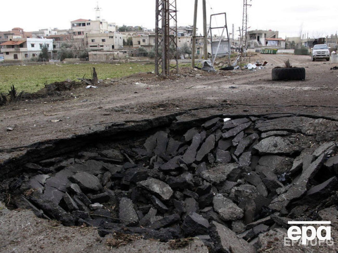 Машина взорвалась на дороге в поселке Сасаа