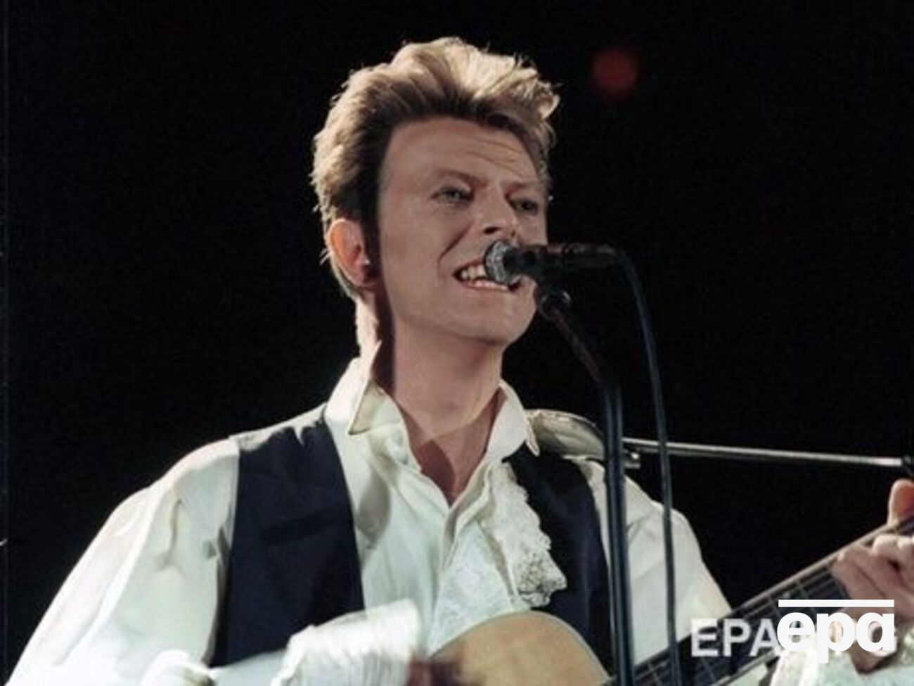 Композиция не вошла в последний альбом Боуи Blackstar