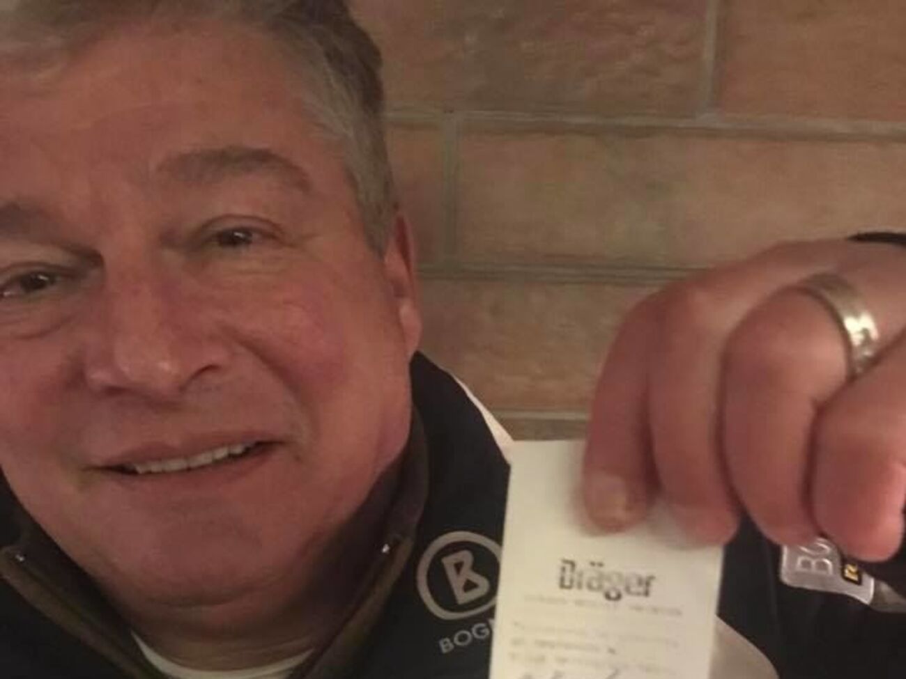 Экс-министр опубликовал фотодоказательства того, что он прошел тест на алкоголь