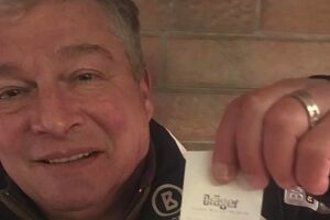 Экс-министр опубликовал фотодоказательства того, что он прошел тест на алкоголь