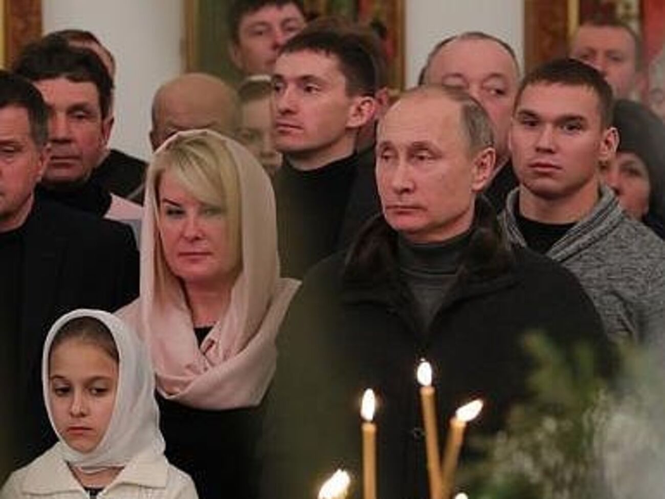 Пользователи уличили Путина в поддельных снимках с "народом"