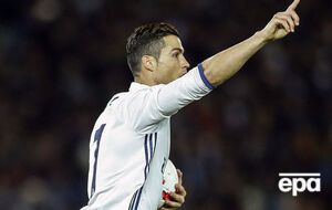 Роналду добавил награду ФИФА "Золотой мяч"