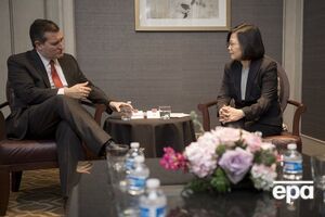 Круз (на фото слева) и Инвэнь встретились 8 января в Хьюстоне