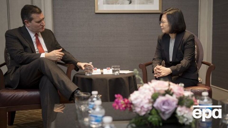 Круз (на фото слева) и Инвэнь встретились 8 января в Хьюстоне