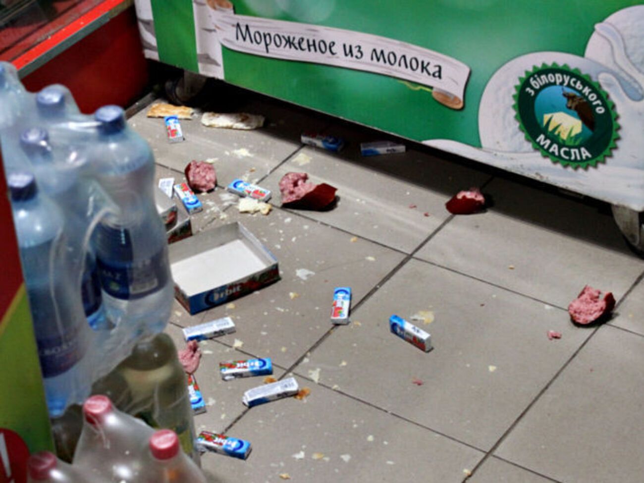 На думку власниці крамниці, безлад улаштували єноти