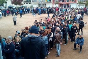 На виборчі дільниці прийшло багато охочих проголосувати