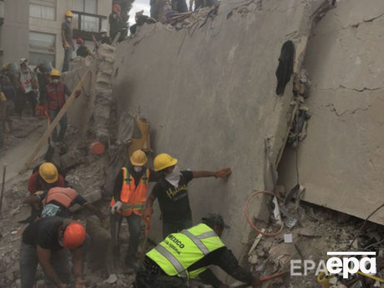 Количество жертв землетрясения в Мексике снова увеличилось