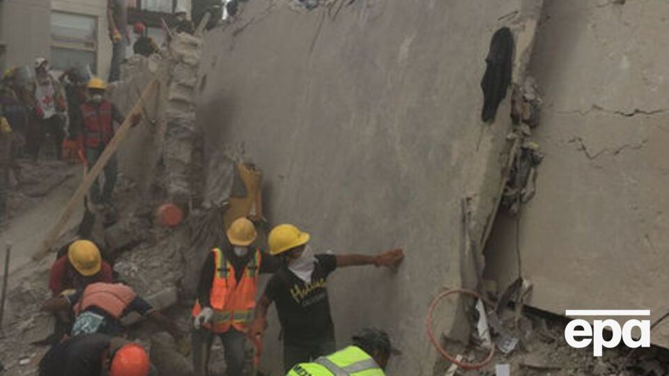 Количество жертв землетрясения в Мексике снова увеличилось