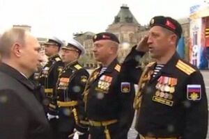 Федянин принимал участие в параде Победы в Москве (на фото рядом с российским президентом Владимиром Путиным)