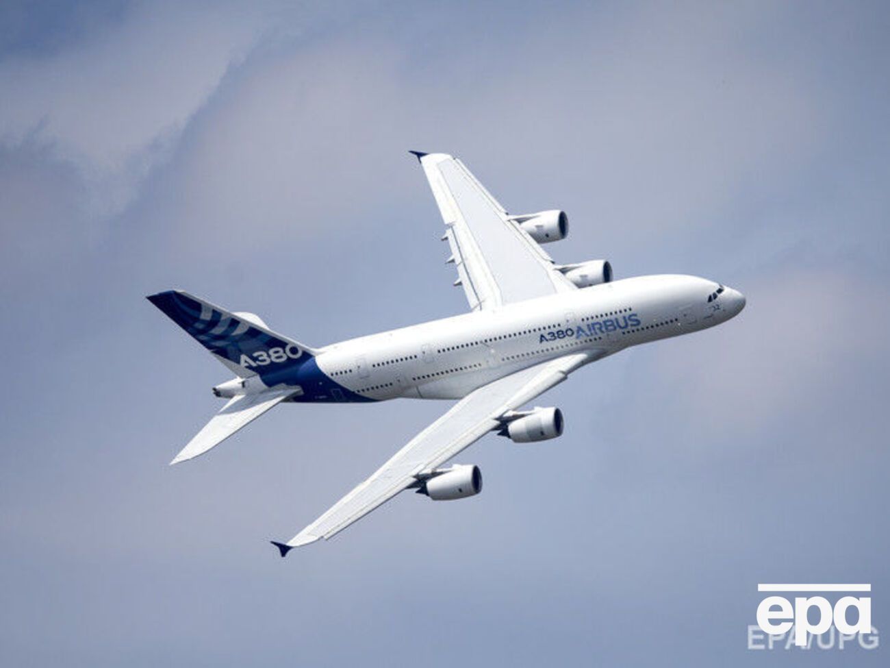 Один из четырех двигателей лайнера&nbsp;получил "серьезный ущерб"