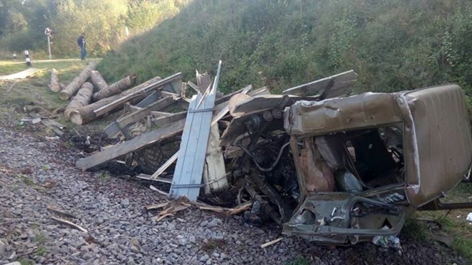 У Львівській області сталася ДТП на залізничному переїзді