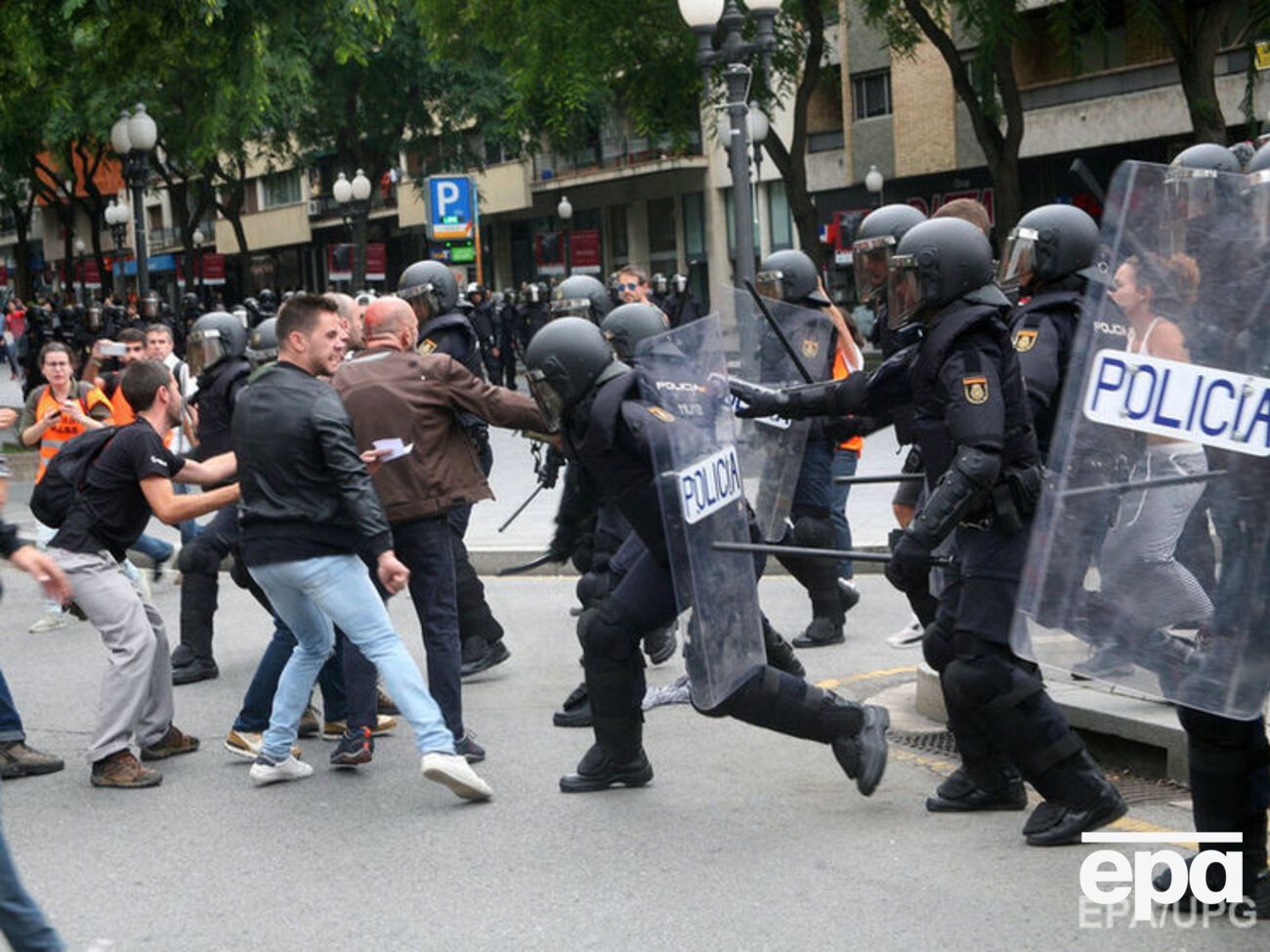 Влада Каталонії заявила, що через дії поліції більше ніж 800 жителів регіону звернулося до лікарів