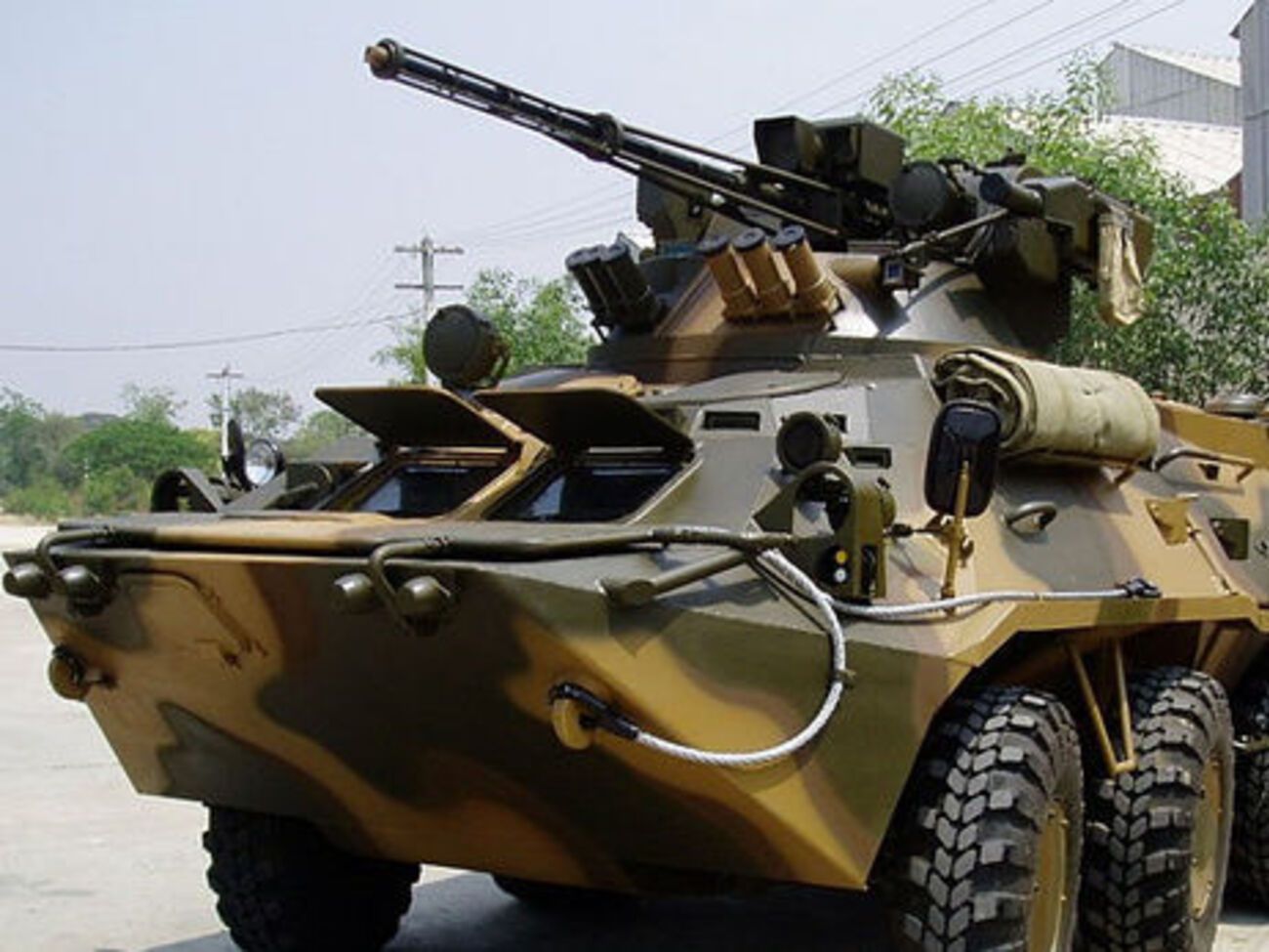 У поліції заявили, що водій БТР не надав переваги в русі автомобілю Peugeot Expert