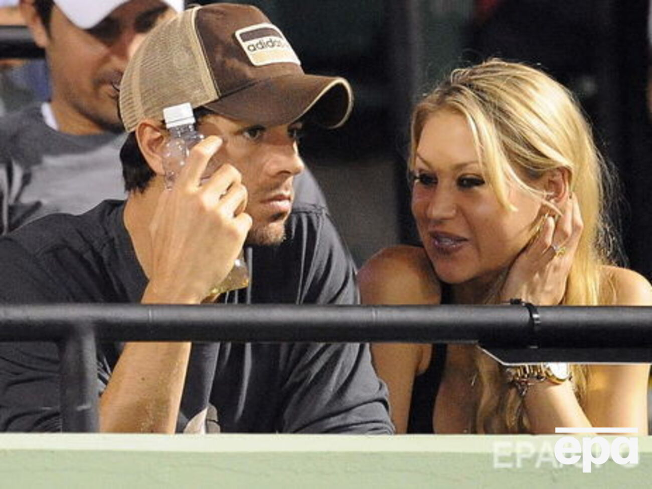 Курникова и Иглесиас отмечают день рождения питомца