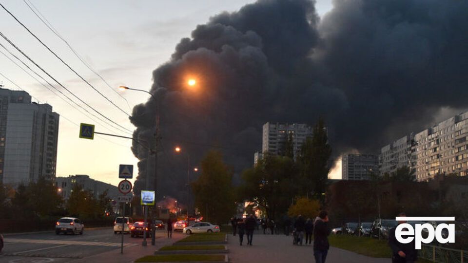 Пожарные двое суток боролись с огнем в ТЦ "Синдика"