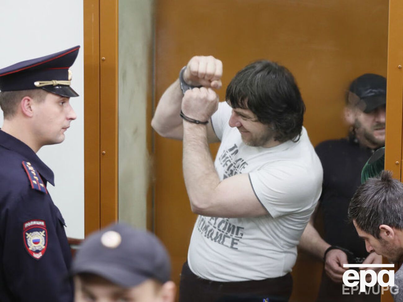 Обвиняемые в убийстве Немцова уже не должны платить штраф в размере $1,7 тыс.