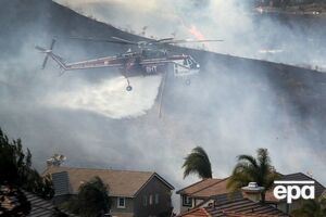 В Калифорнии борются с лесными пожарами