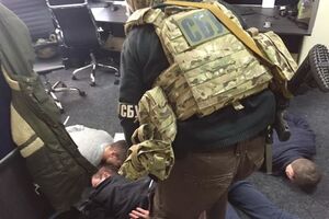 СБУ задержала в офисе 11 членов преступной группировки