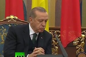 Во время выступления Порошенко Эрдогана начало клонить ко сну