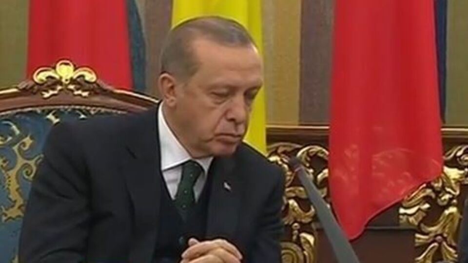 Під час виступу Порошенка Ердогана почало хилити на сон