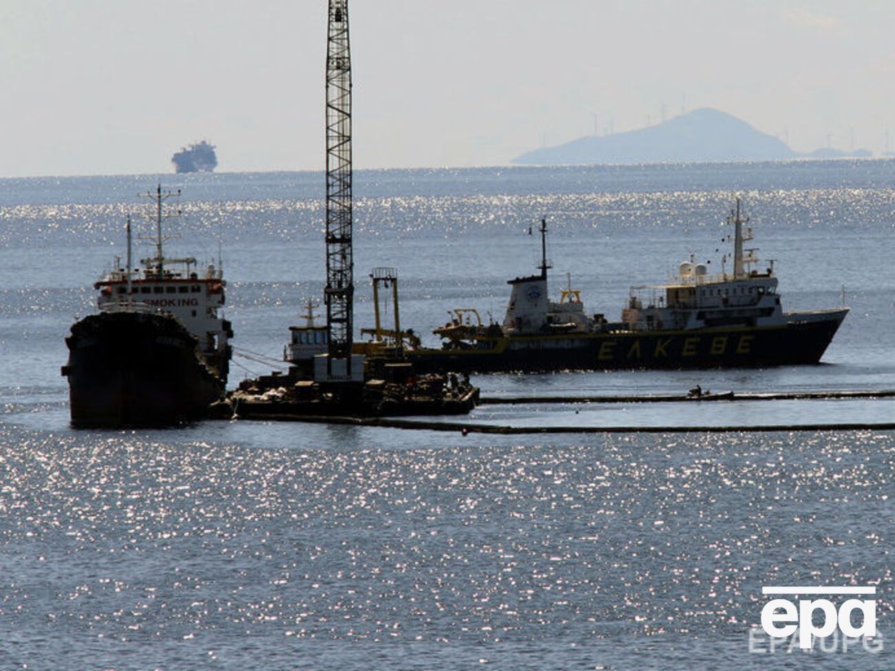 Корабли, которым запрещен вход в порты мира, зарегистрированы на Коморских островах, в Сент-Китс и Невис, а также в Северной Корее