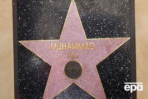 Истцы утверждают, что Fox могла продать три минуты рекламы с участием Мохаммеда Али за $30 млн