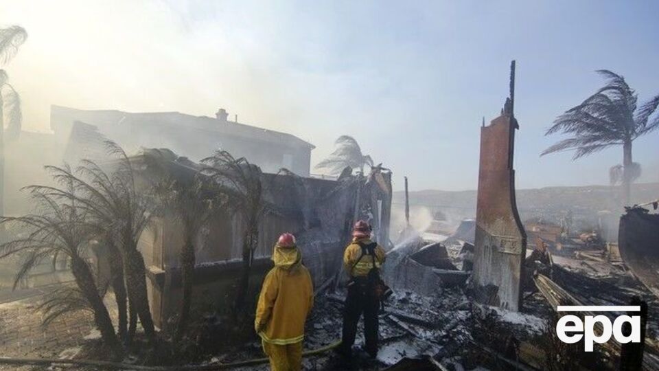 Пожары охватили более 100 тыс. акров земли