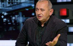 Анатолій Матіос: Комфорту в тому, щоб стояти під прицілом і думати, вистрілять тобі в голову чи ні, дуже мало. Але з Божою допомогою я це пережив