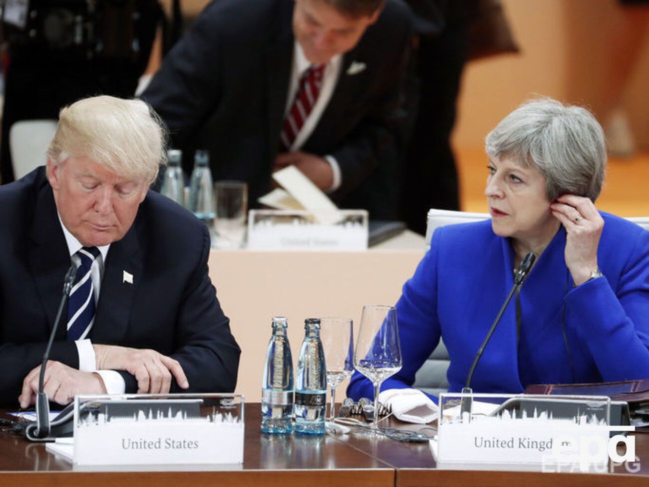 Мэй и Трамп провели телефонный разговор