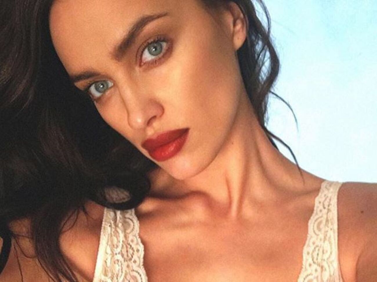 Шейк позувала в білизні