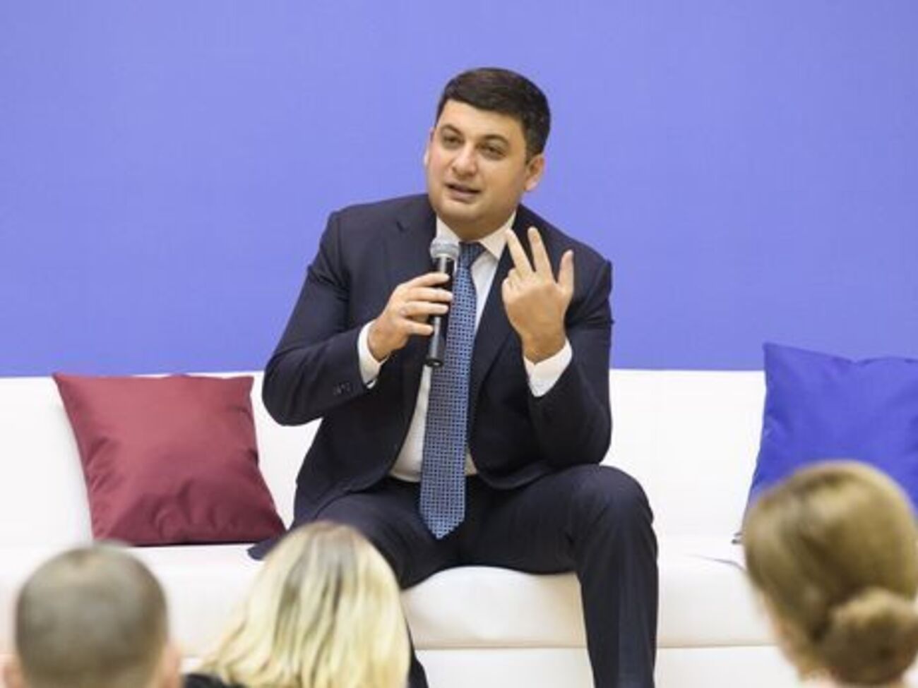 Гройсман: Ми, як і обіцяли, забрали розрахунок пенсій із рук політиків, які на цьому спекулювали