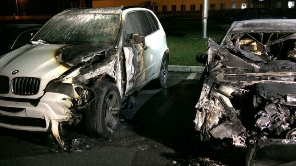 Причина пожара на стоянке автосалона – занесение открытого источника огня