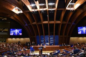 Порошенко: Як виживають люди у Франції, Німеччині, якщо вони не знають державної мови?