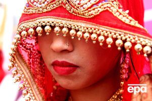 Если мужчина в Индии совершит половой акт с женой, которой меньше 18 лет, это будет преступлением