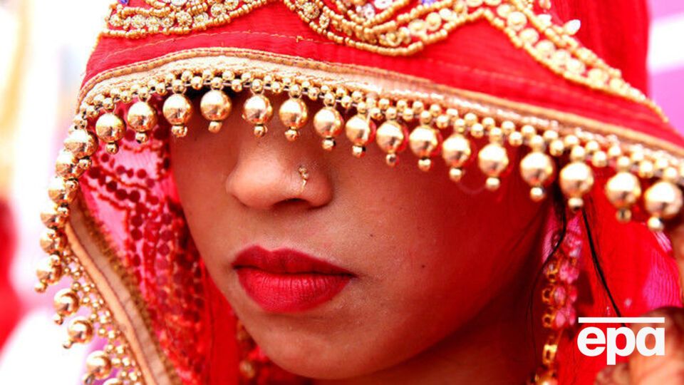 Если мужчина в Индии совершит половой акт с женой, которой меньше 18 лет, это будет преступлением