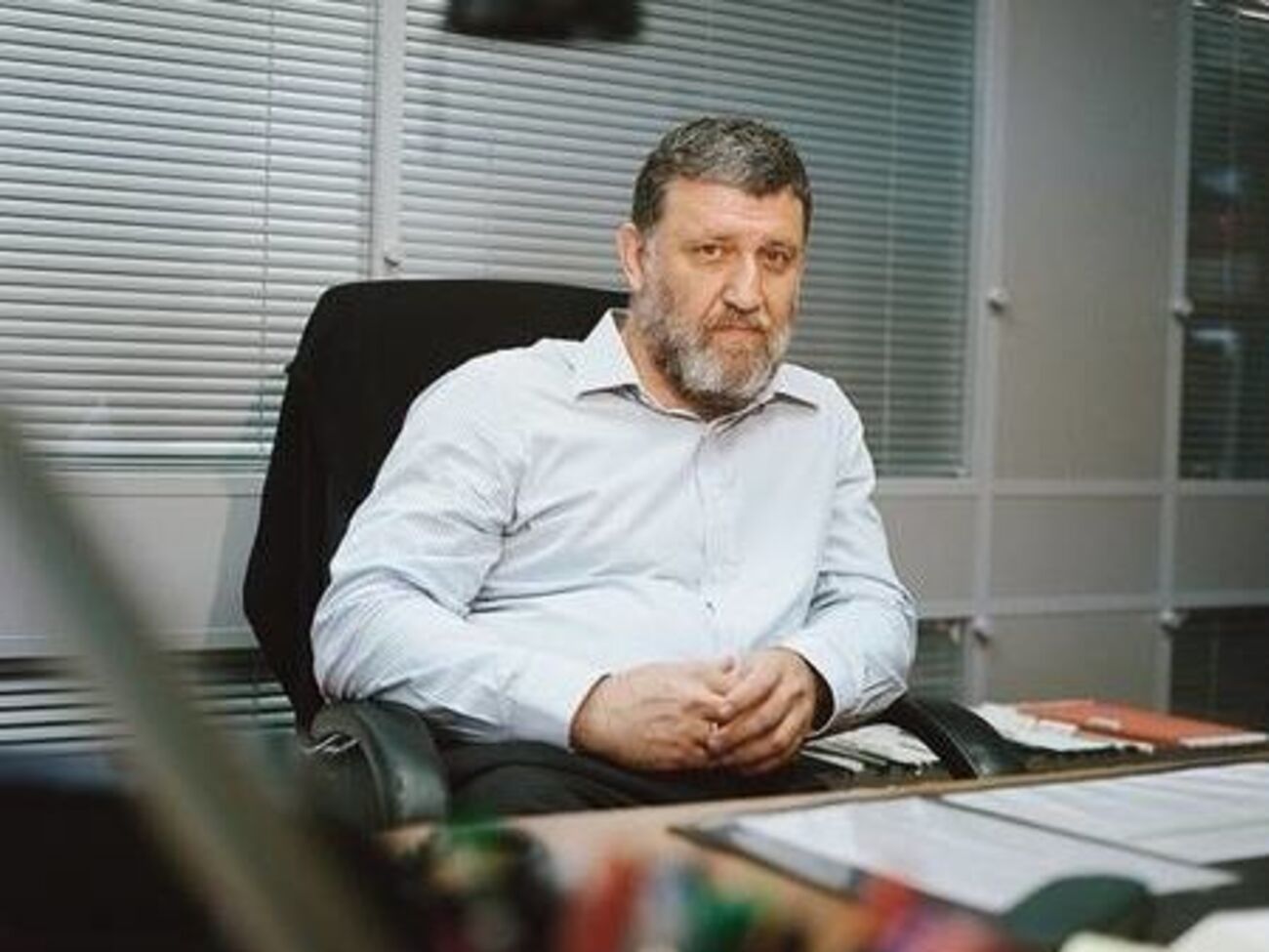 Пять или шесть раз вертолеты, которые возят кого-то в Кремль, зависали над мемориалом Немцова и полностью его разносили