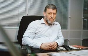 Пять или шесть раз вертолеты, которые возят кого-то в Кремль, зависали над мемориалом Немцова и полностью его разносили