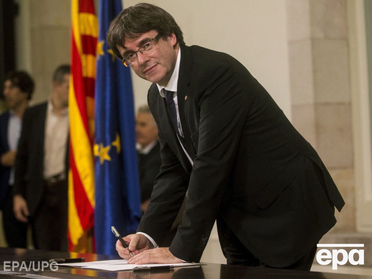 Пучдемон подписал декларацию в ночь на 11 октября