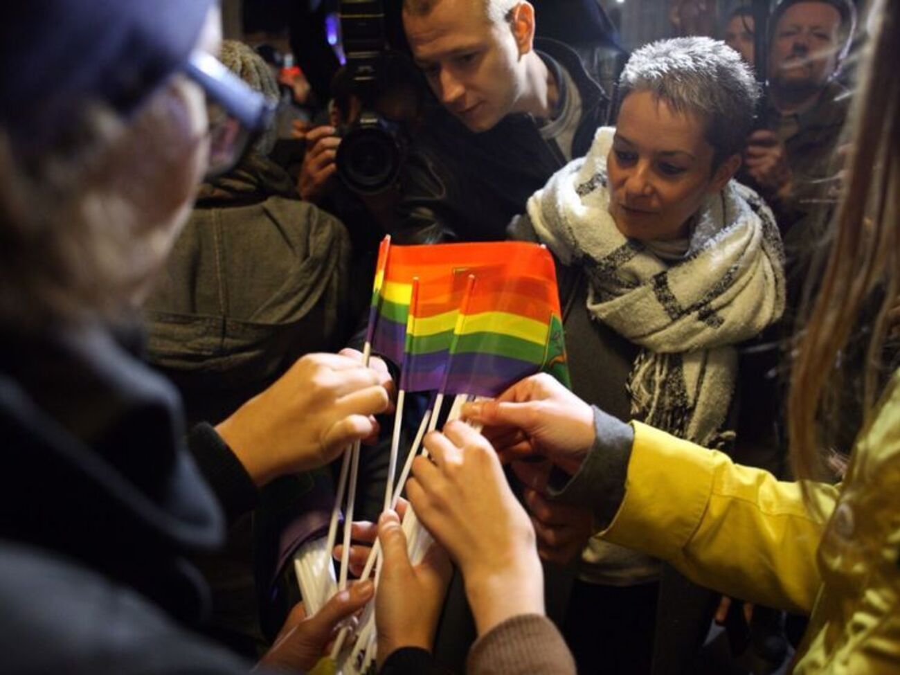 Учасники акції принесли райдужні прапори