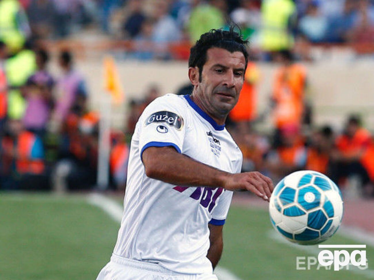 Луиш Фигу выступал за "Барселону", "Реал", "Интер", "Спортинг", "Интернационале"