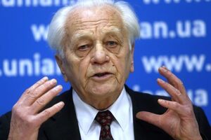 Степан Хмара: Мене колотить, коли дивлюся на злодійство і зраду у владі! Колотить, коли бачу, як знищують державу, якій я віддав усе життя. Складне життя, безрадісне
