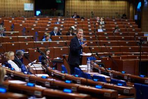 ПАРЄ висловила невдоволення, що Україна передала законопроект "Про освіту" на розгляд Венеціанської комісії після ухвалення, а не до цього
