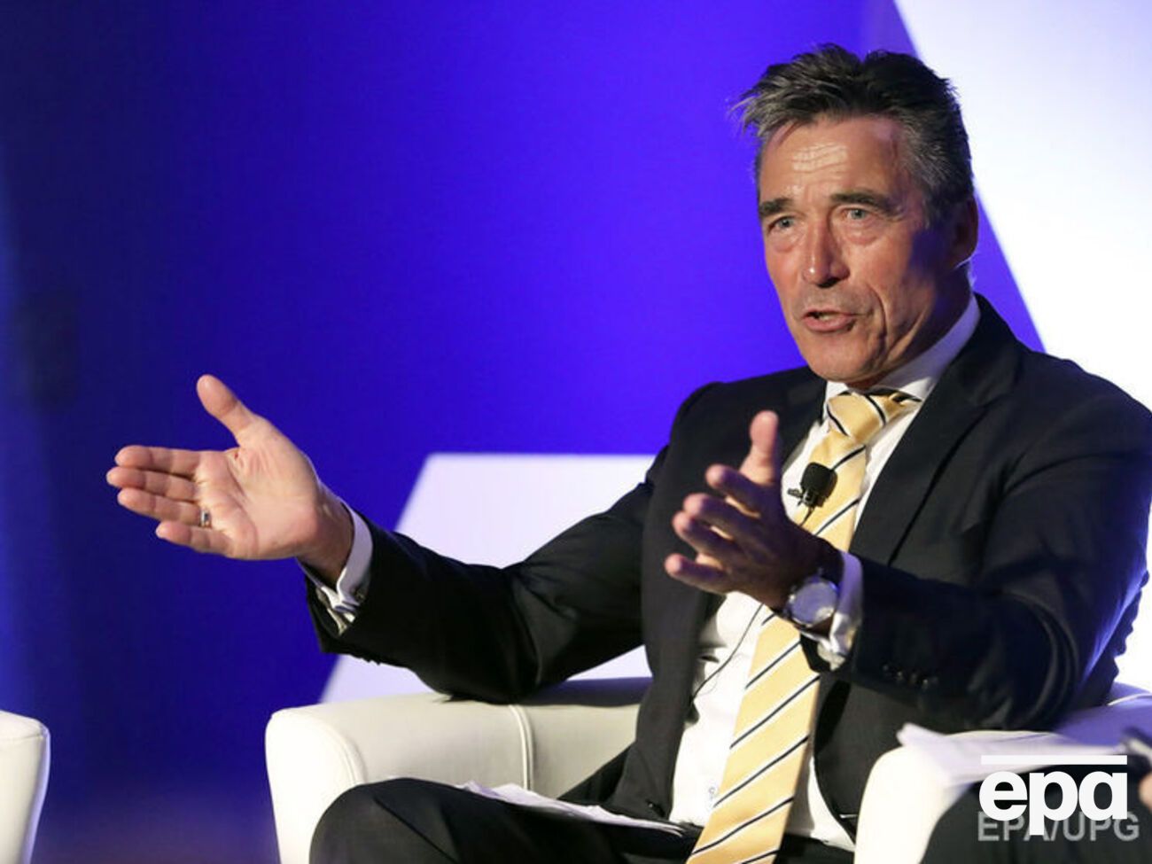 Расмуссен не видит проблемы в украинском законе "Об образовании"