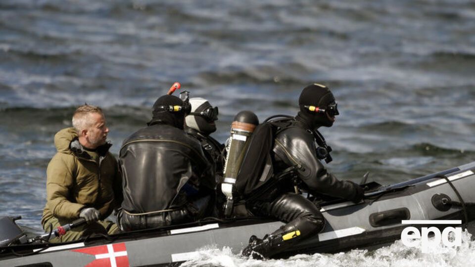 Водолазы нашли на дне моря пилу