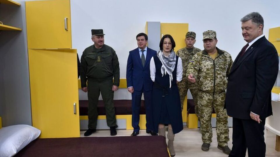 Степан Полторак: Практично всі будинки, які сьогодні представлені верховному головнокомандувачу, будуть збудовані в бойових частинах